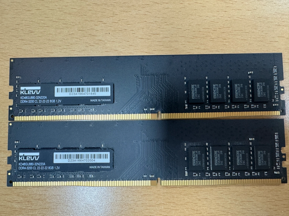 ESSENCORE KLEVV DDR4 3200MHz CL22 8GB*2 램 - 안심되는 중고거래