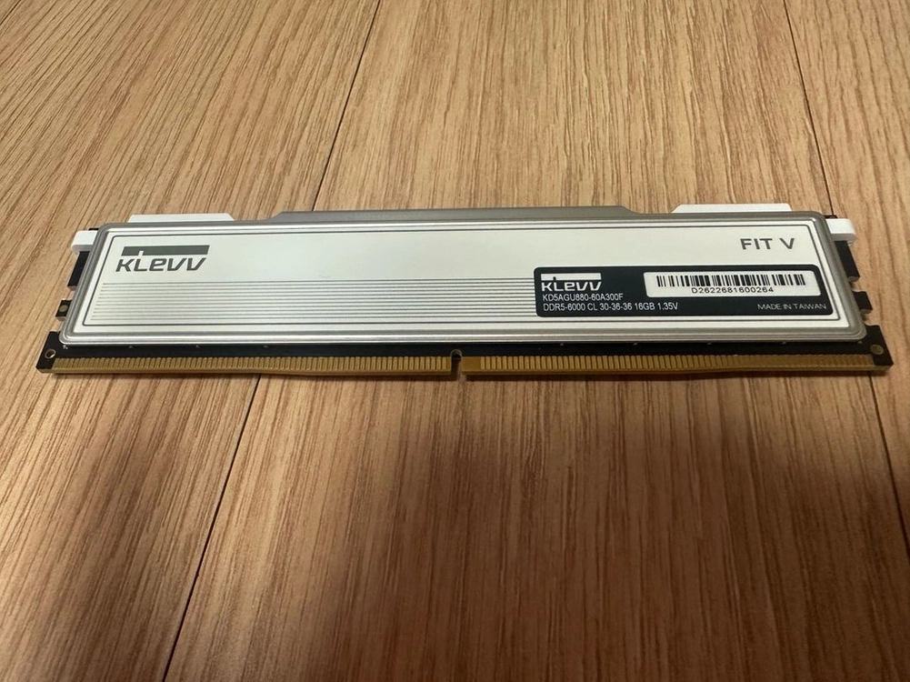 ESSENCORE KLEVV DDR5-6000 CL30 FIT V 패키지 서린 (32GB(16Gx2) 이미지