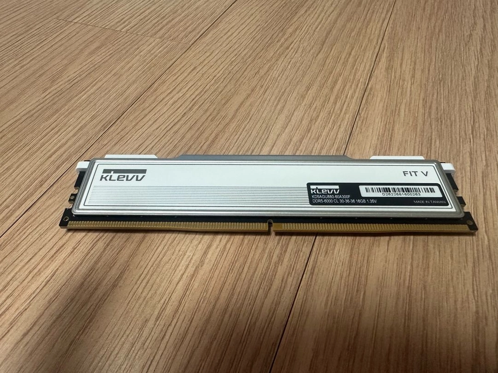 ESSENCORE KLEVV DDR5-6000 CL30 FIT V 패키지 서린 (32GB(16Gx2) 이미지