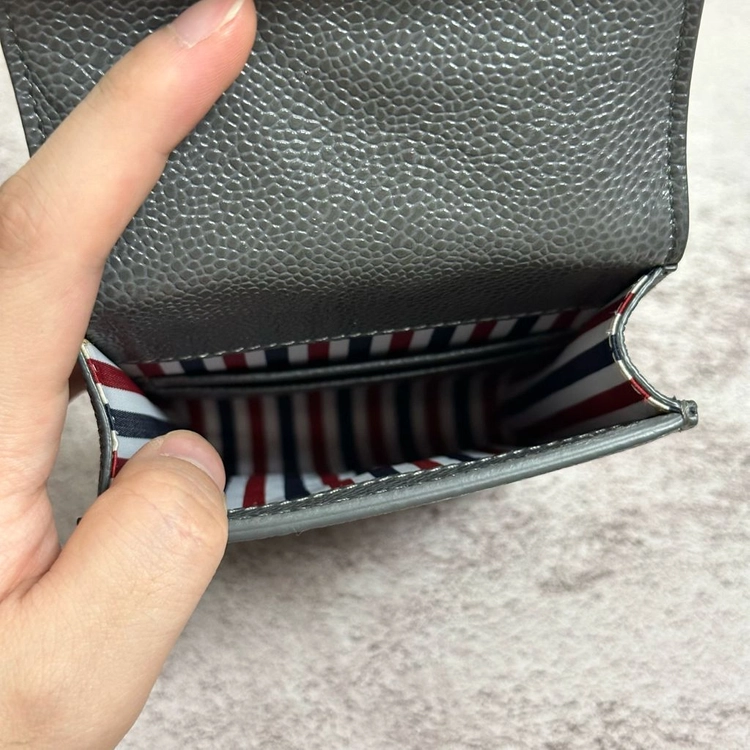 [정품 OS] 톰브라운 삼선탭 폰 홀더백 다크 그레이 이미지