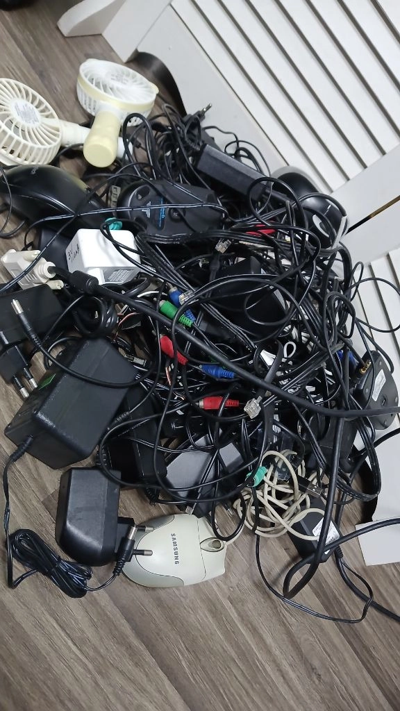 컴퓨터 케이블 모음 어뎁터 마우스등 전부 많음 이미지