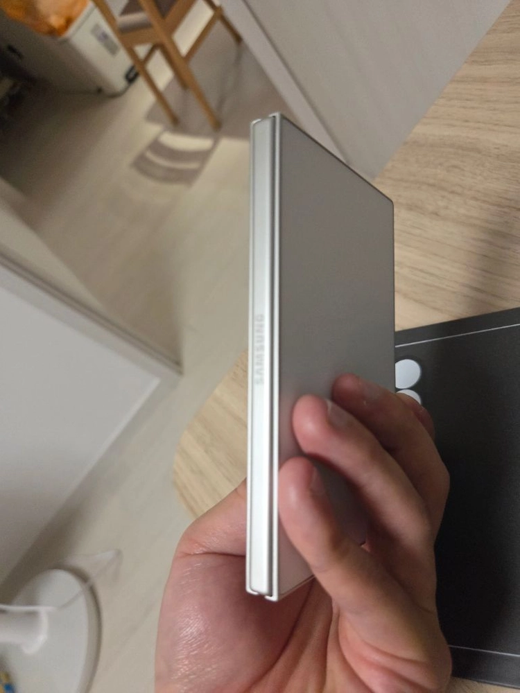 갤럭시 Z 폴드8 크림 512GB 자급제 팝니다(개인)(삼케플 가능) 이미지