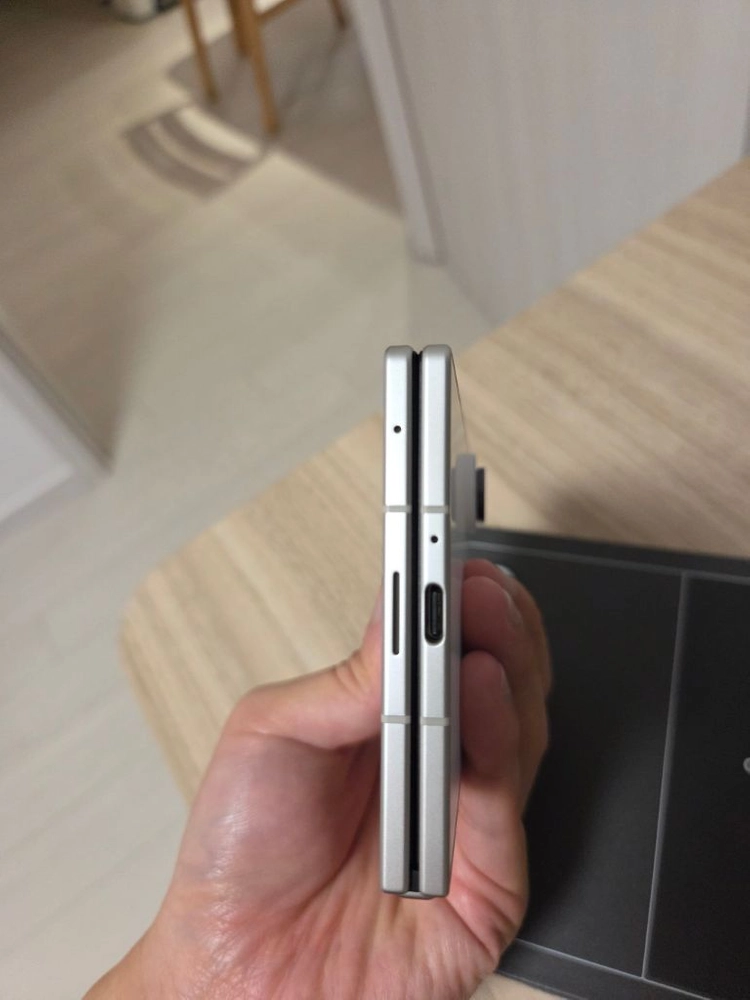 갤럭시 Z 폴드8 크림 512GB 자급제 팝니다(개인)(삼케플 가능) 이미지