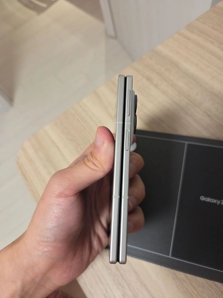 갤럭시 Z 폴드8 크림 512GB 자급제 팝니다(개인)(삼케플 가능) 이미지
