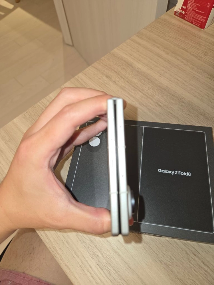 갤럭시 Z 폴드8 크림 512GB 자급제 팝니다(개인)(삼케플 가능) 이미지