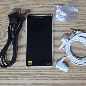소니 고음질 DAP(MP3) NW-F886 32GB 화이트 모델입니다. 이미지