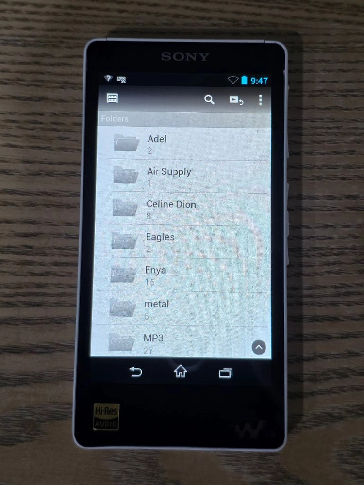 소니 고음질 DAP(MP3) NW-F886 32GB 화이트 모델입니다. 이미지