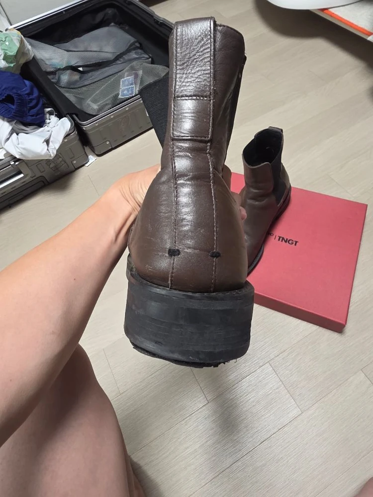 무신사스탠다드 라운드 스퀘어 첼시부츠 이미지