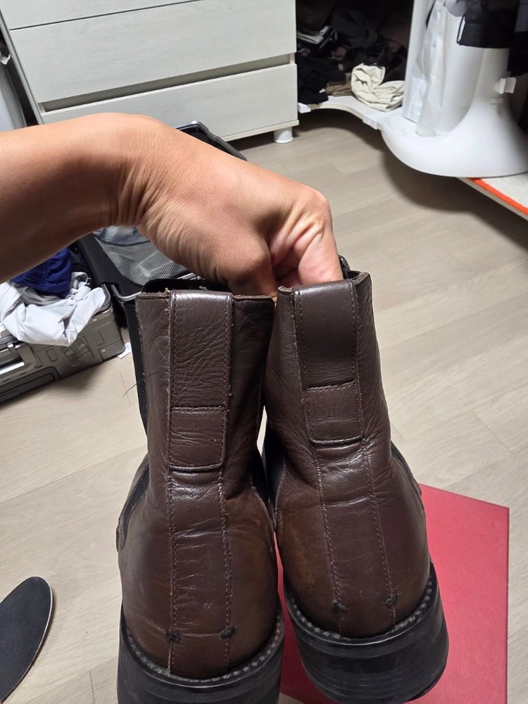 무신사스탠다드 라운드 스퀘어 첼시부츠 이미지