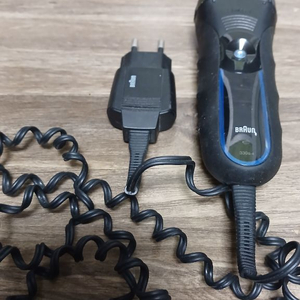 브라운 전기면도기 충전기 포함 330s4 이미지