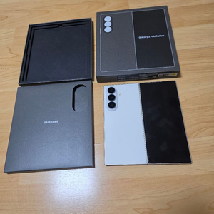 (새것급) 갤럭시 폴드8 울트라 자급제 512GB 크림 팔아요 이미지