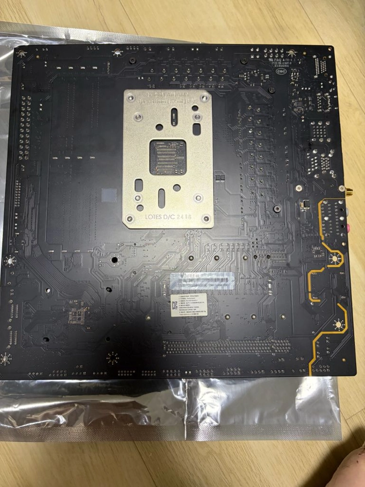 컬러풀 B650M 메인보드 + WiFi6E 칩셋 확장기 세트 이미지