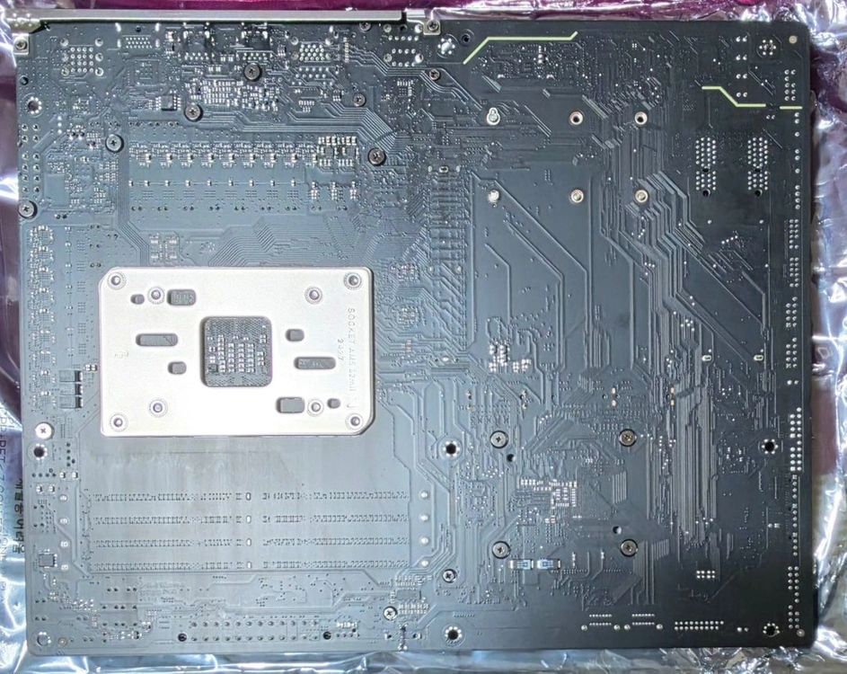 GIGABYTE X870 EAGLE WIFI7 메인보드 팝니다 이미지