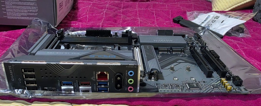 GIGABYTE X870 EAGLE WIFI7 메인보드 팝니다 이미지