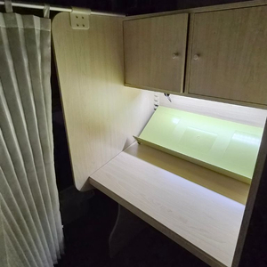 장학생5호 책상 이미지
