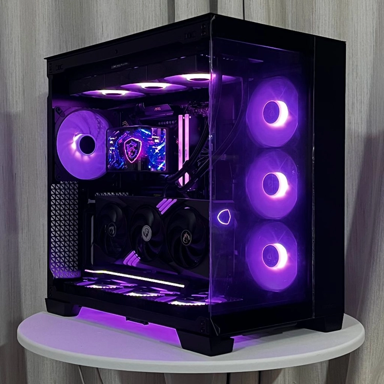 9800X3D 5080 MSI 게이밍 트리오 고사앙 게이밍 컴퓨터 이미지