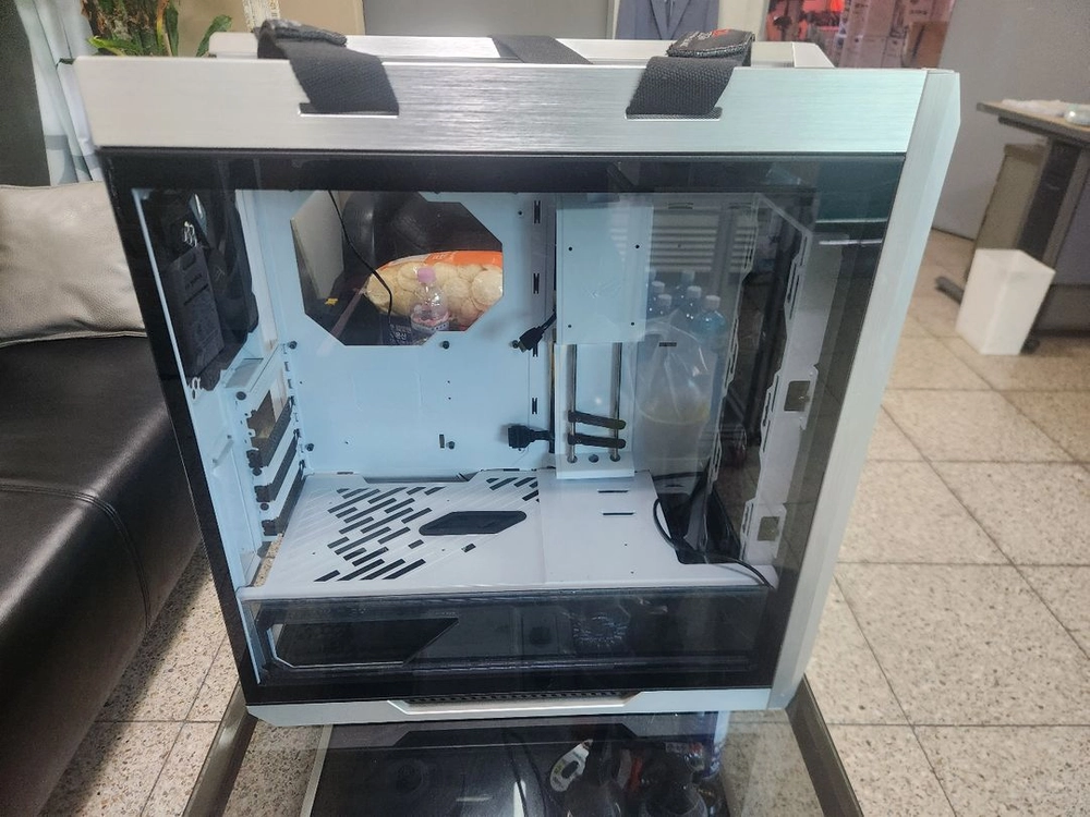 asus rog strix hellos 케이스 이미지