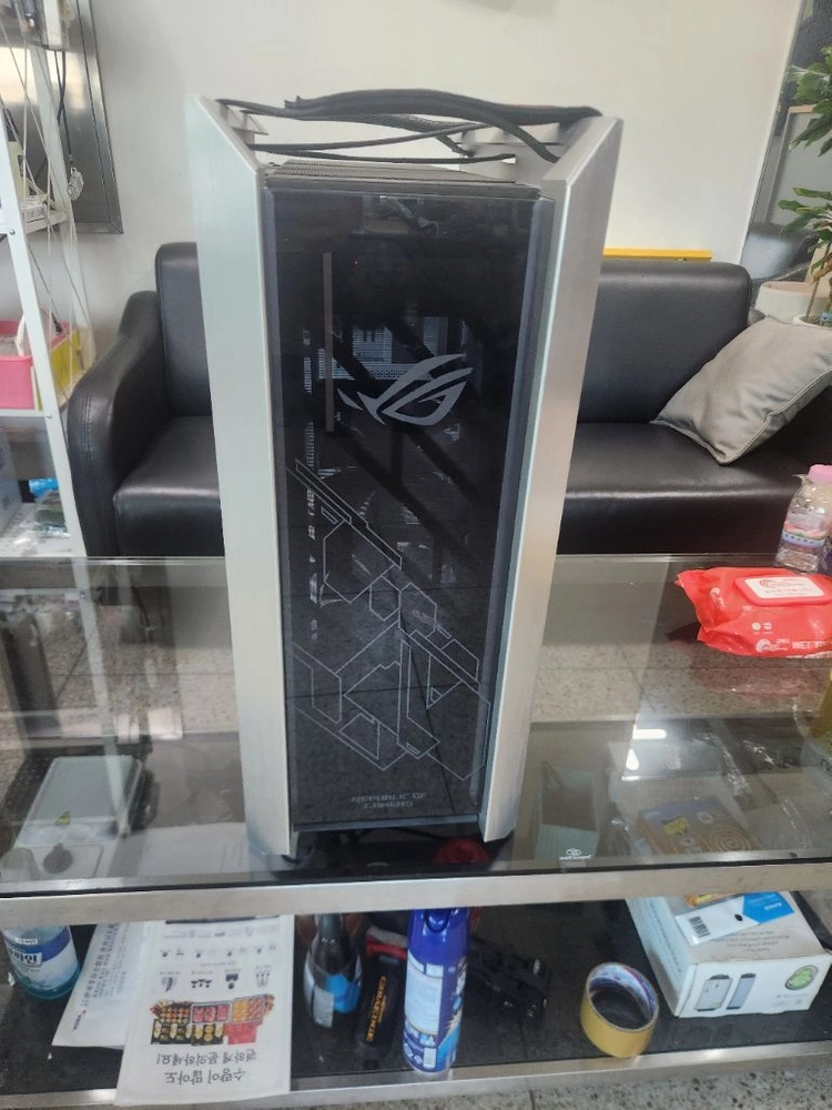 asus rog strix hellos 케이스 이미지