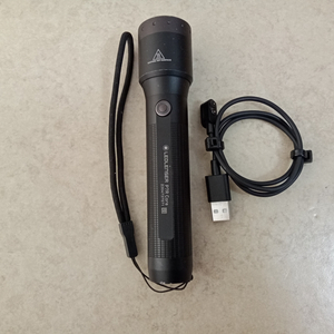 LEDLENSER P7R Core 손전등 USB 충전 케이블 포함 이미지