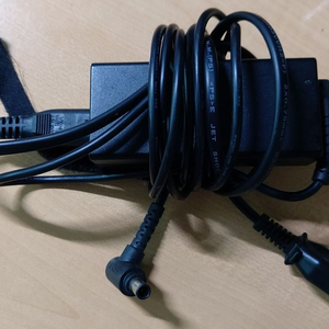소니 정품 노트북 어댑터 19.5V 2.3A (VGP-AC19V75) 이미지