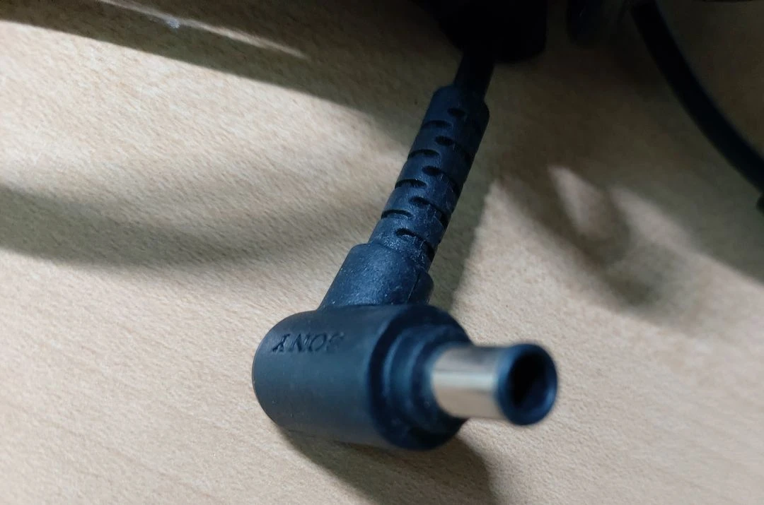 소니 정품 노트북 어댑터 19.5V 2.3A (VGP-AC19V75) 이미지