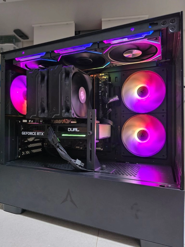 라이젠 9600X , RTX 5060Ti 컴퓨터 팜 이미지