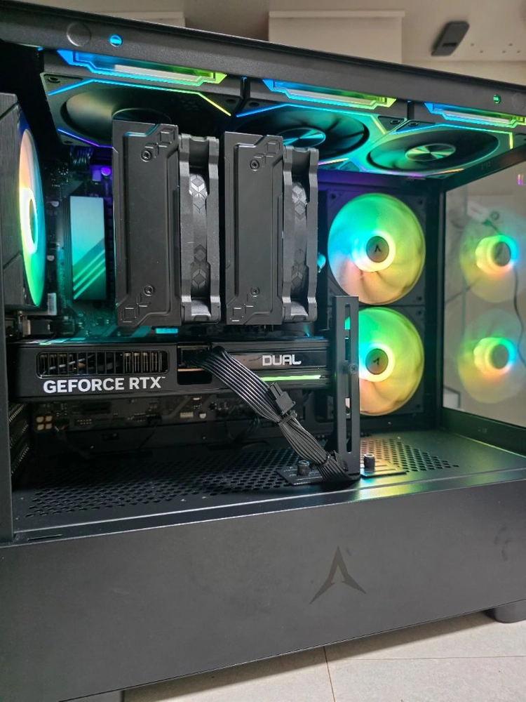 라이젠 9600X , RTX 5060Ti 컴퓨터 팜 이미지