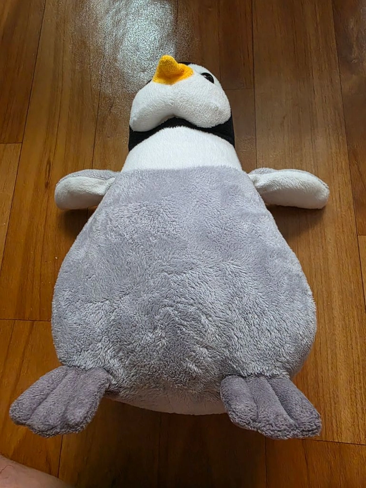 귀여운 회색 아기 펭귄 인형 이미지