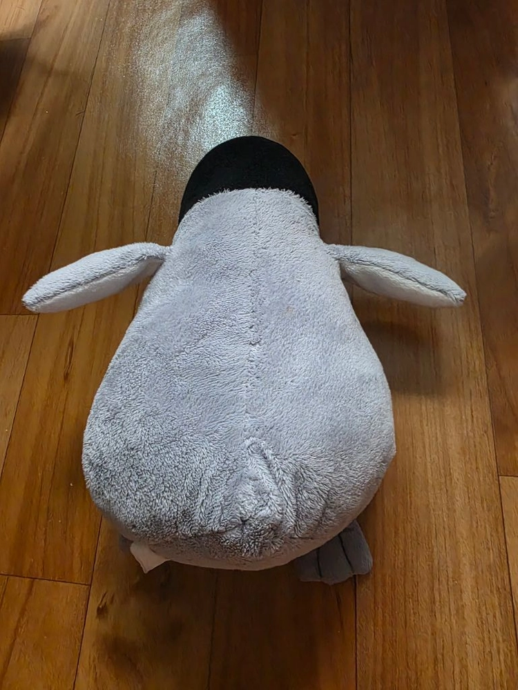 귀여운 회색 아기 펭귄 인형 이미지