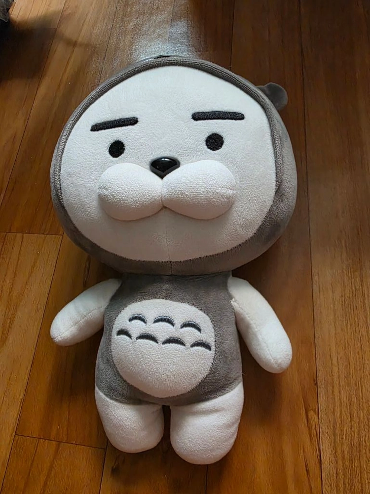 회색 토토로풍 캐릭터 인형 이미지