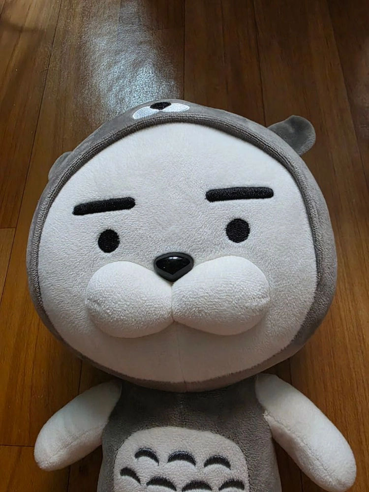 회색 토토로풍 캐릭터 인형 이미지
