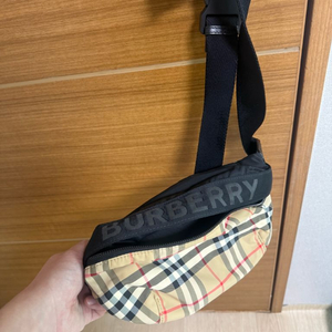 버버리 체크 범백 벨트백 8026557 이미지
