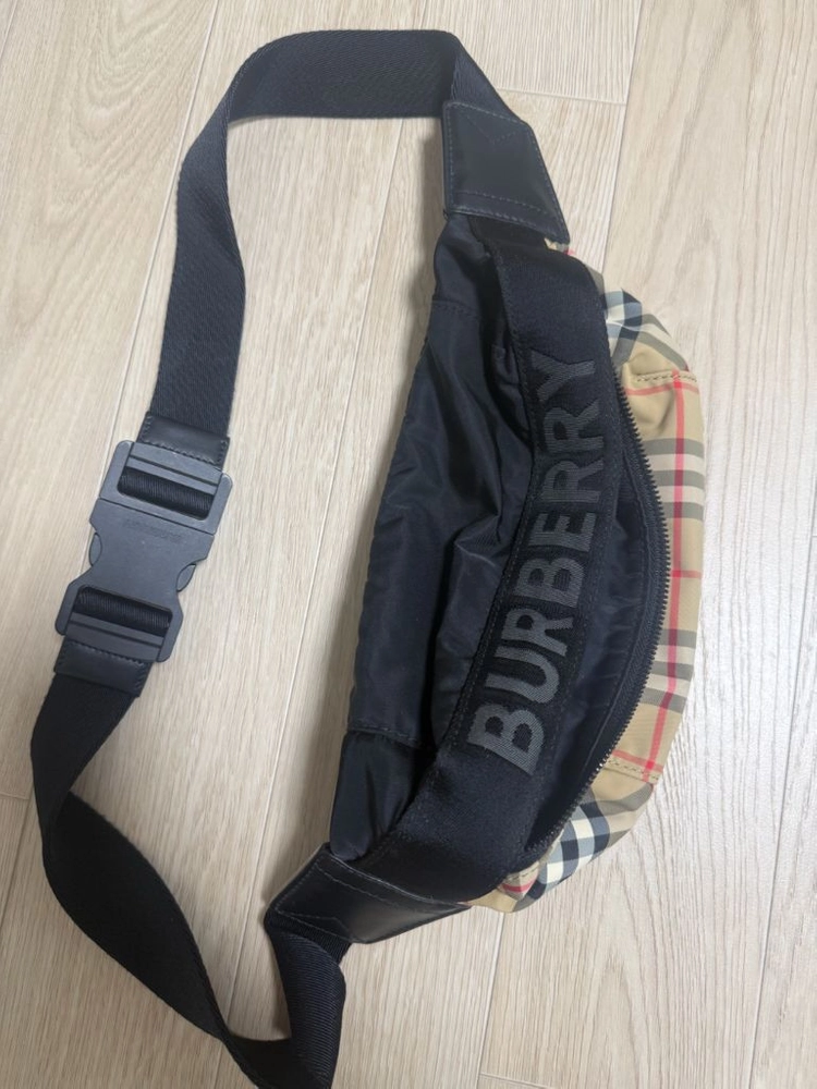버버리 체크 범백 벨트백 8026557 이미지