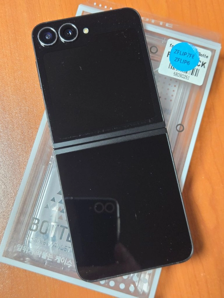 갤럭시 Z플립7 FE 256GB 블랙 이미지