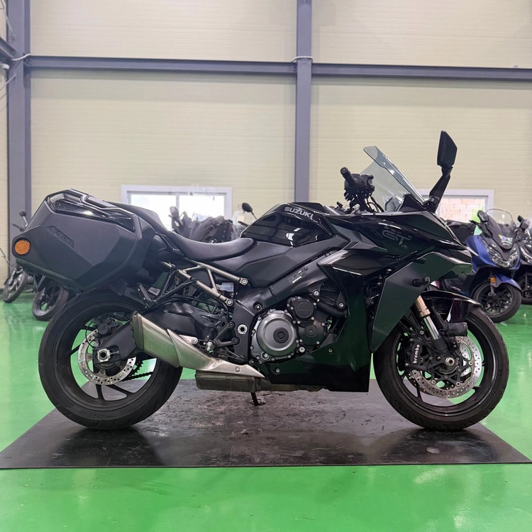 스즈키 gsx-s1000gt 22년식 준튜닝 a급 컨디션 저렴하게 판매합니다 이미지