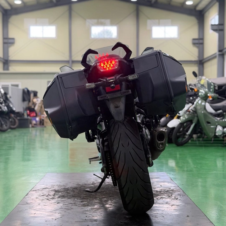 스즈키 gsx-s1000gt 22년식 준튜닝 a급 컨디션 저렴하게 판매합니다 이미지