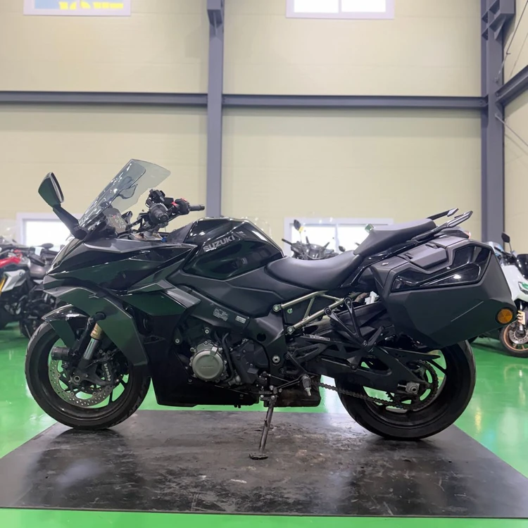 스즈키 gsx-s1000gt 22년식 준튜닝 a급 컨디션 저렴하게 판매합니다 이미지