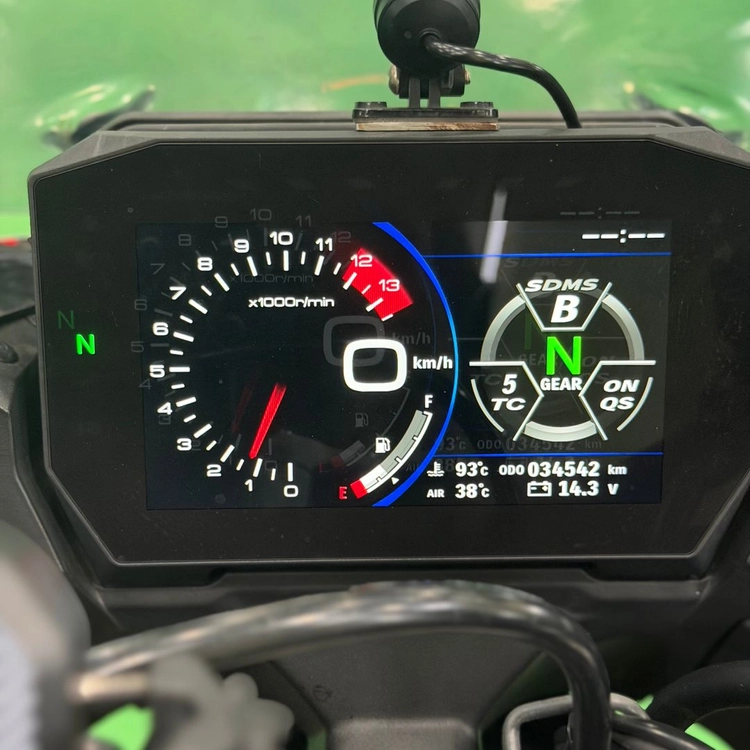 스즈키 gsx-s1000gt 22년식 준튜닝 a급 컨디션 저렴하게 판매합니다 이미지