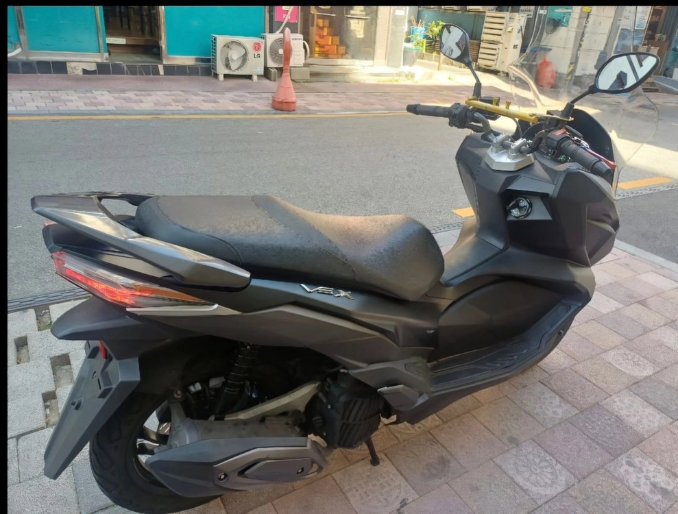 SYM VSX 125cc 블랙 스쿠터.14500.짧은키로수 이미지