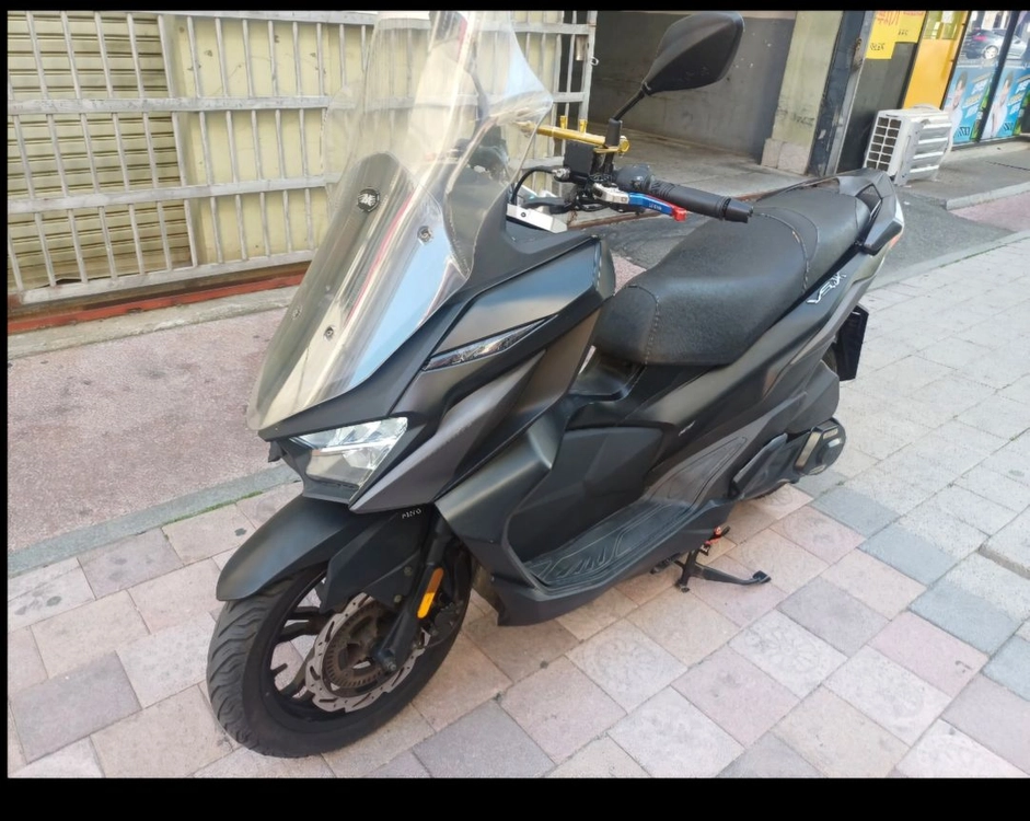 SYM VSX 125cc 블랙 스쿠터.14500.짧은키로수 이미지