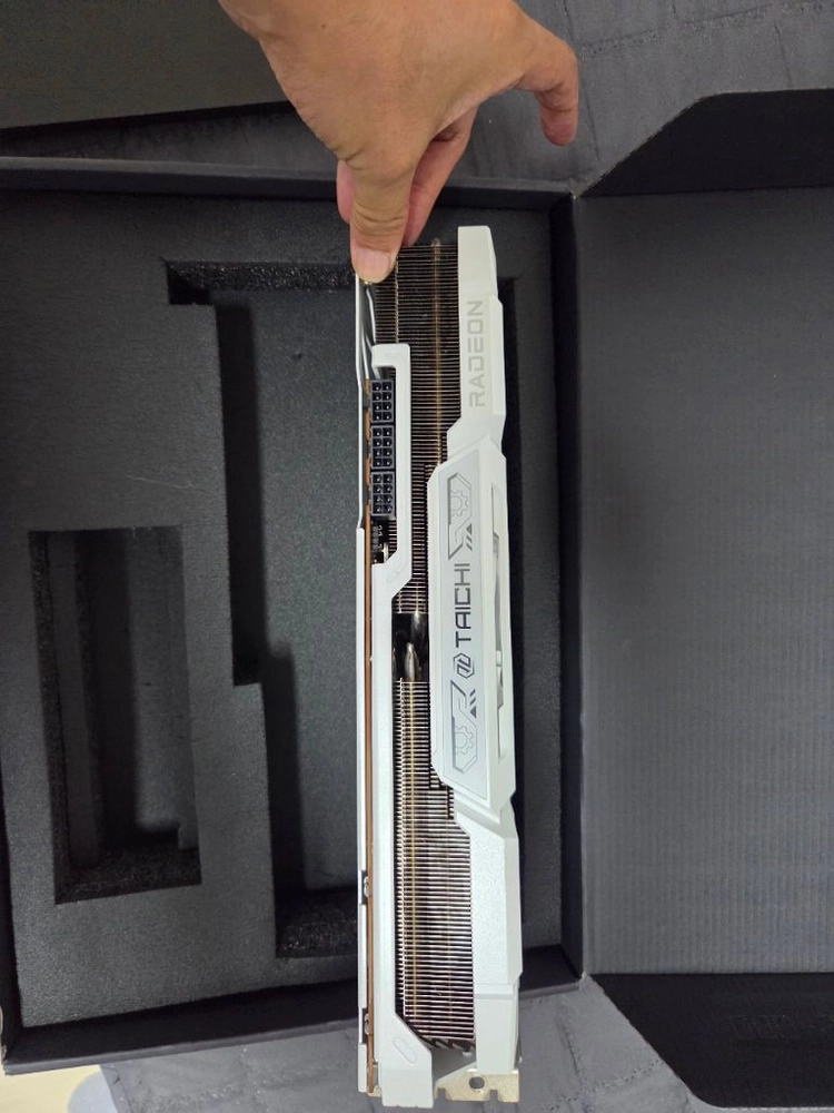 부산 7900xtx 타이치 화이트 팝니다 이미지