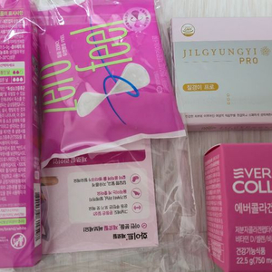 여성용품 생리대 탐폰 여성청결제 콜라겐 오버나이트 팬티 이미지
