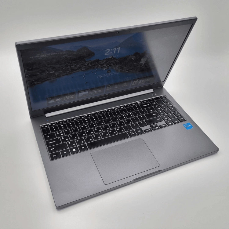 삼성 노트북 플러스 i5 11TH RAM 16GB Iris Xe 그래픽 756GB 15.6인치 리퍼 노트북 이미지