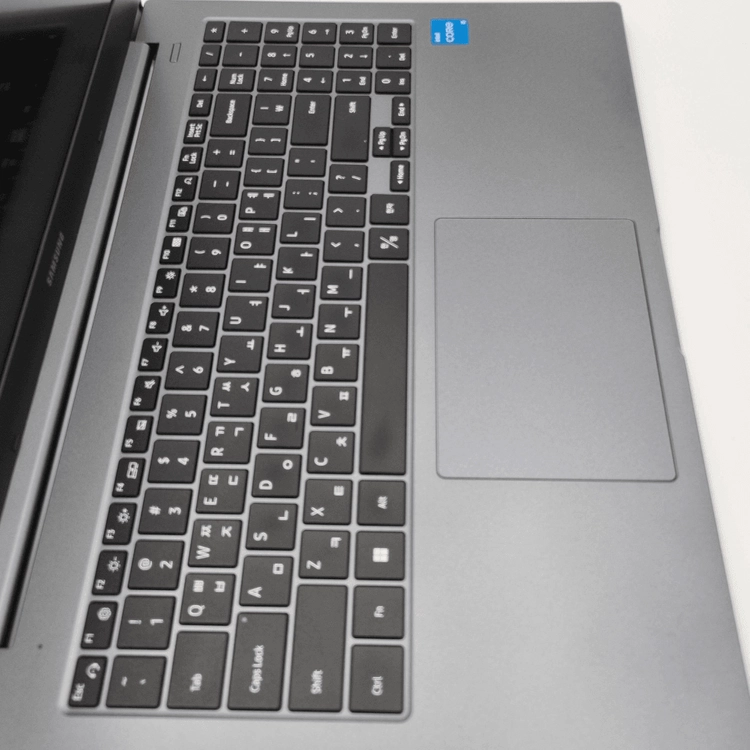 삼성 노트북 플러스 i5 11TH RAM 16GB Iris Xe 그래픽 756GB 15.6인치 리퍼 노트북 이미지