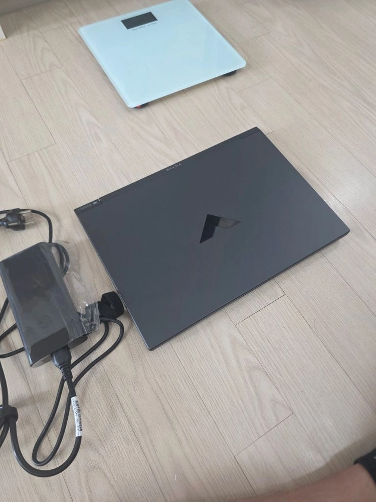 HP 빅터스 16인치 i7-13700HX , RTX4060 게이밍 노트북 판매합니다. 이미지