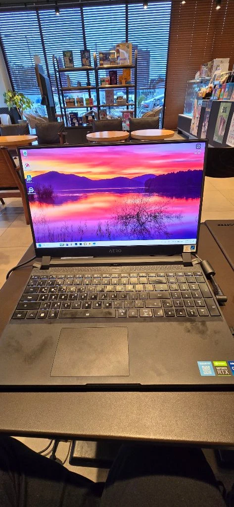 기가바이트 AERO 5 XE4 OLED 이미지