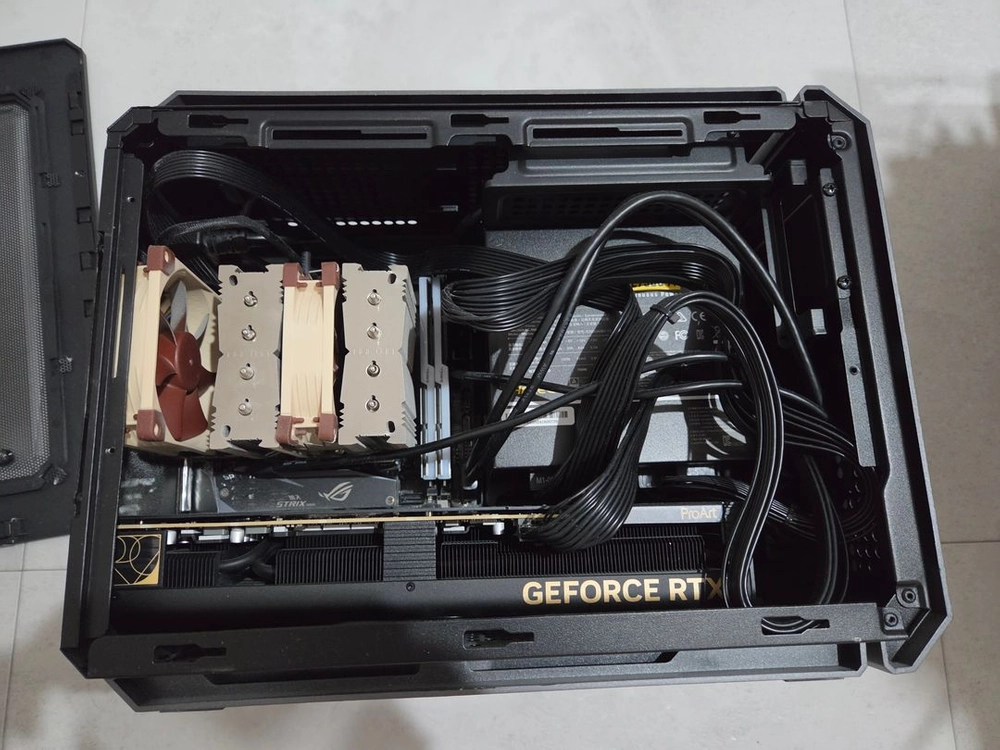 ITX 게이밍 데스크탑 - 5700X3D + ROG STRIX B450-I + DDR4 32GB + SSD 총3TB 이미지
