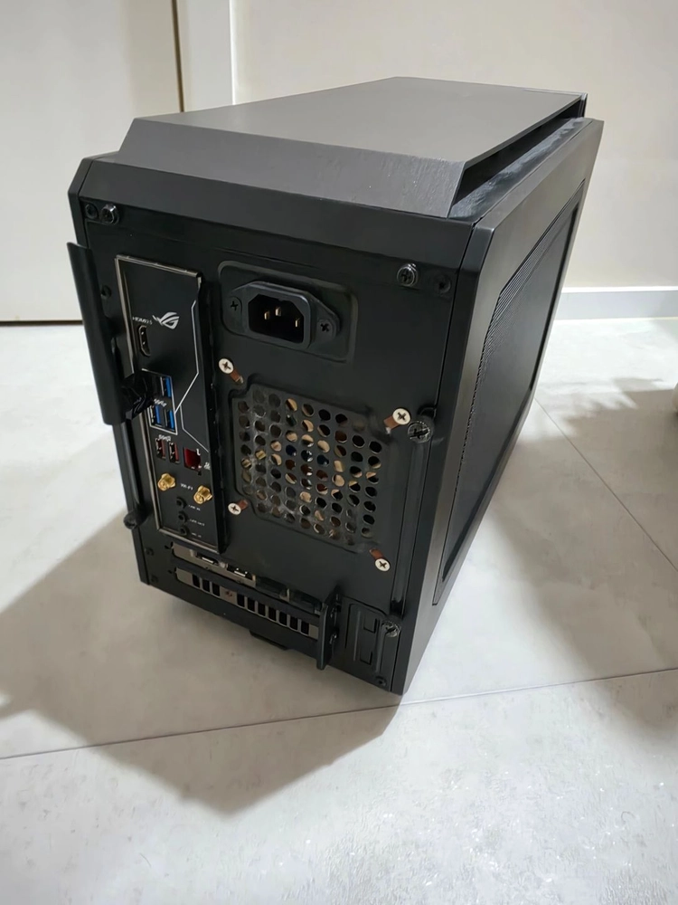 ITX 게이밍 데스크탑 - 5700X3D + ROG STRIX B450-I + DDR4 32GB + SSD 총3TB 이미지
