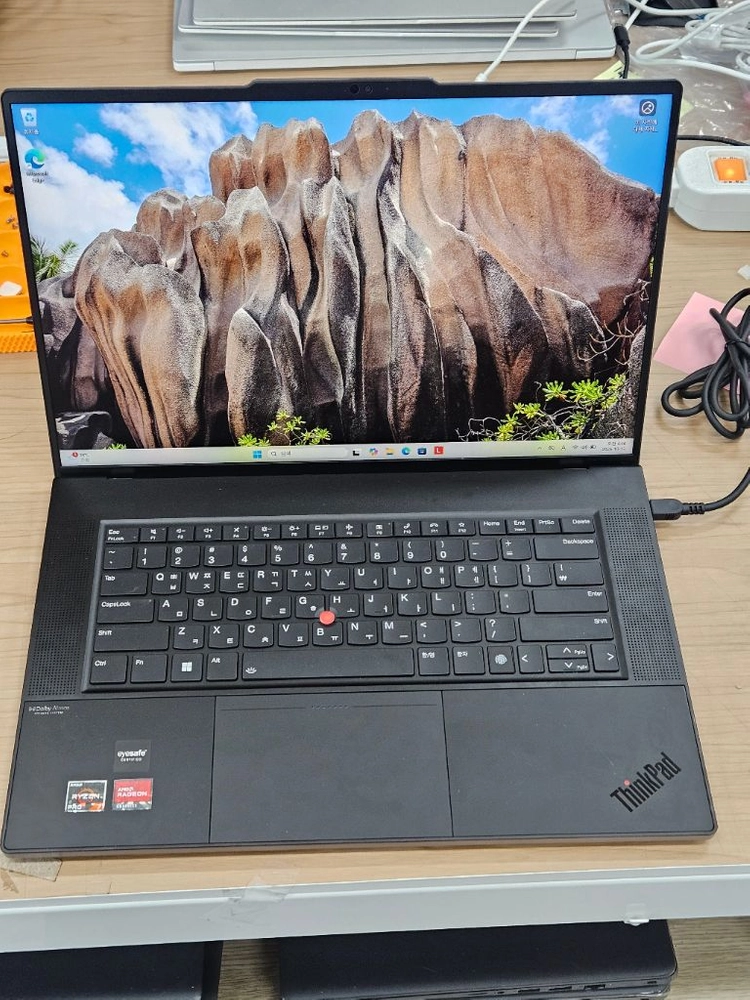 ThinkPad Z16 Gen1 RX6500M 게이밍 노트북 이미지