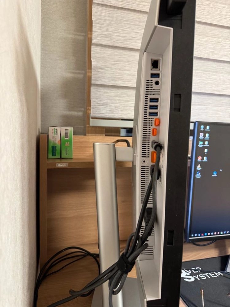 Dell U2725QE 모니터 이미지